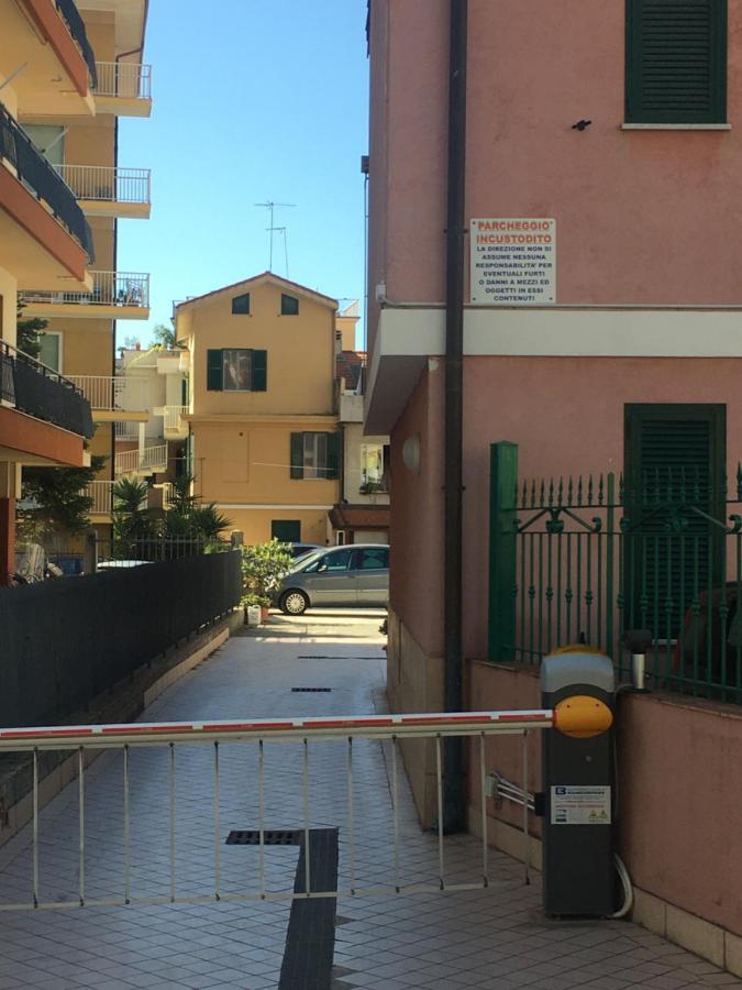 Villamareblu Ventimiglia Bagian luar foto