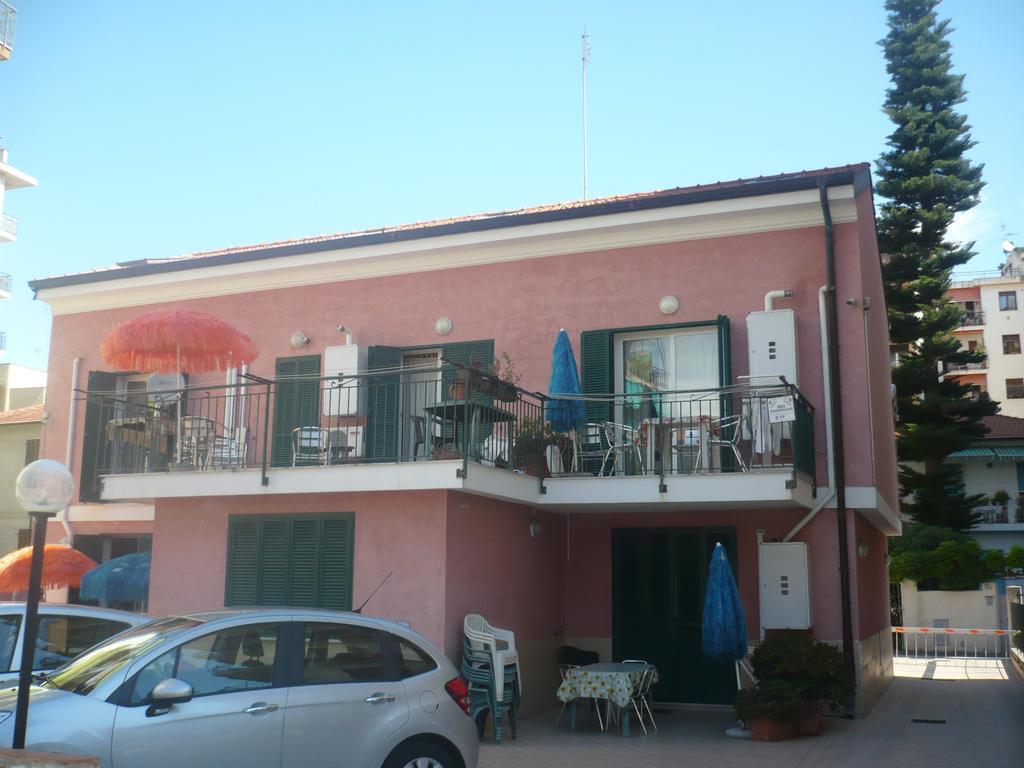 Villamareblu Ventimiglia Bagian luar foto