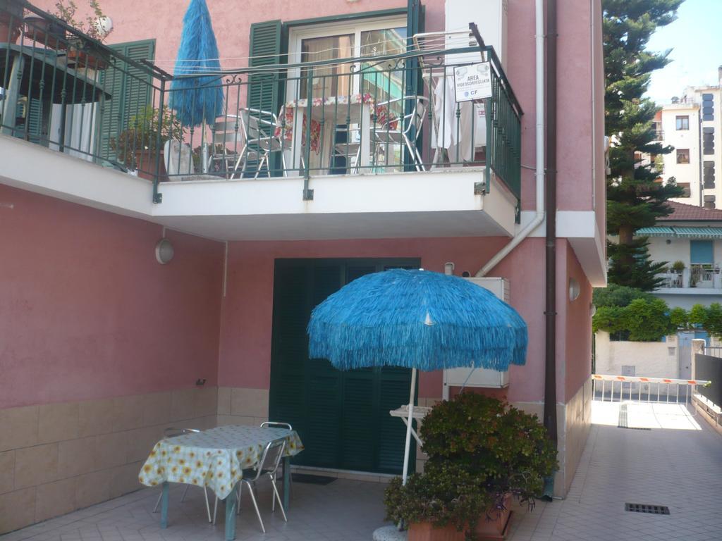 Villamareblu Ventimiglia Bagian luar foto